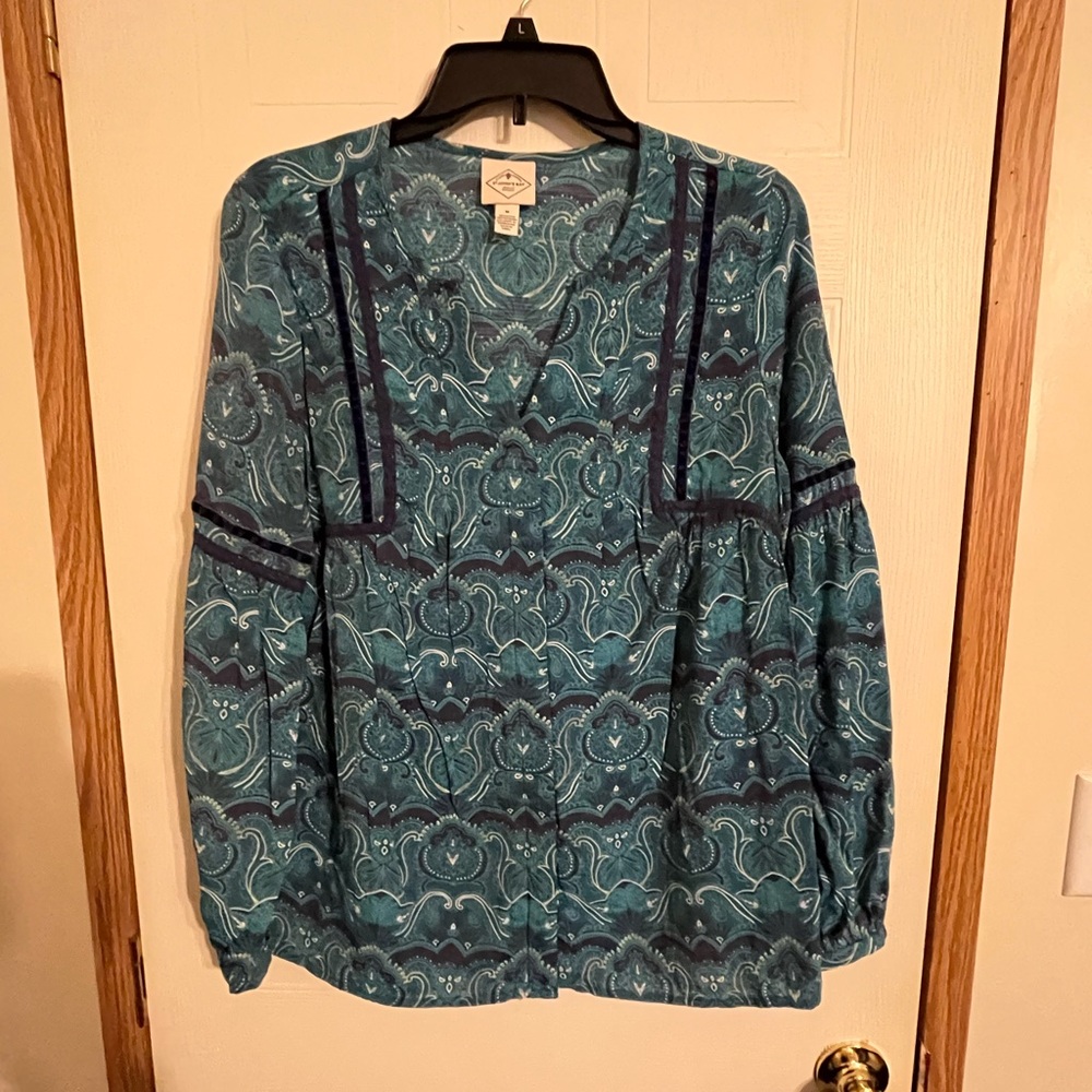 Long sleeve blouse. Lace and velvet trim. Very comfortable